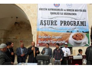 Birecik’te Vatandaşlara Aşure İkramı