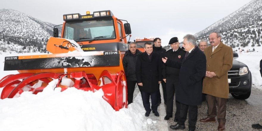 Vali Toprak muhtarlarla buluştu, çalışmaları inceledi