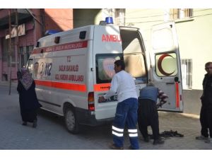 Kozan'da Ambulans Otomobille Çarpıştı