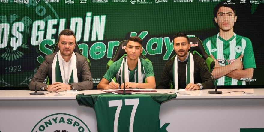 Konyaspor, U17 milli oyuncusu Şener Kaya ile sözleşme imzaladı