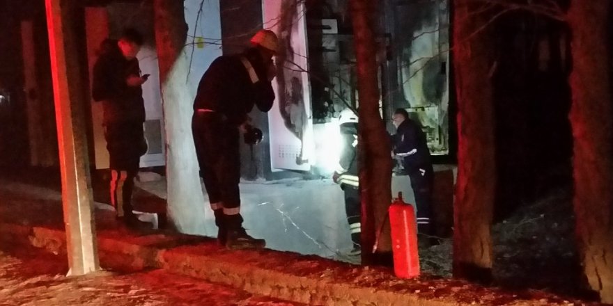 Konya'da patlayan trafo mahalleyi elektriksiz bıraktı