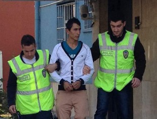 Çaldığı telefonu eniştesine hediye etmiş