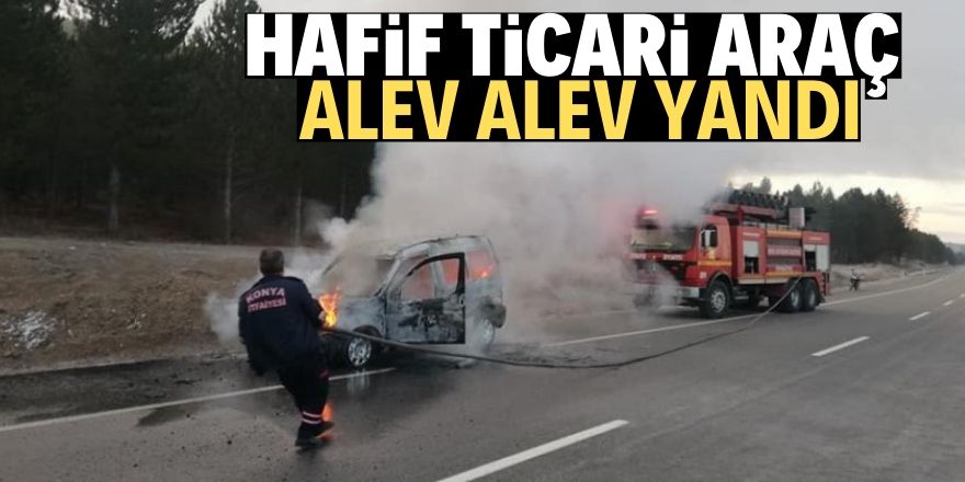 Konya’da hafif ticari araç alev alev yandı