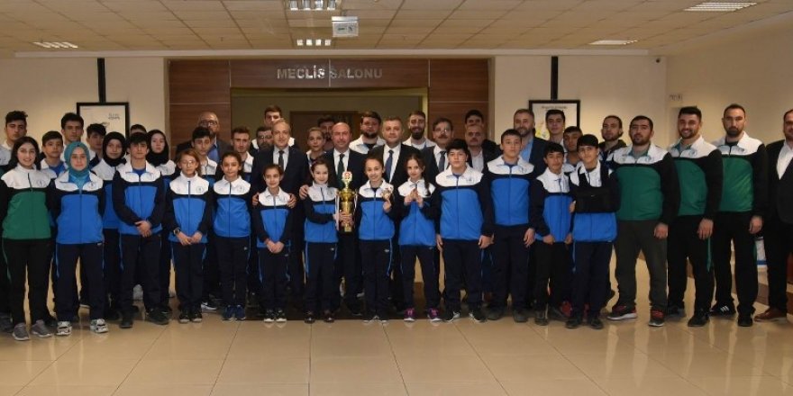 Selçuklu’da başarılı sporcular ödüllendirildi