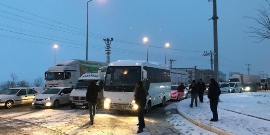 Konya’da kar yağışı ulaşımı olumsuz etkiliyor