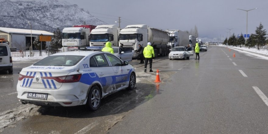 Konya - Antalya Karayolunda trafiğe tipi ve don engeli