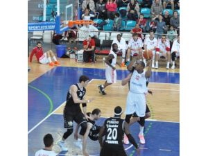 Uşak Sportif: 85 - Beşiktaş İntegral Forex: 83