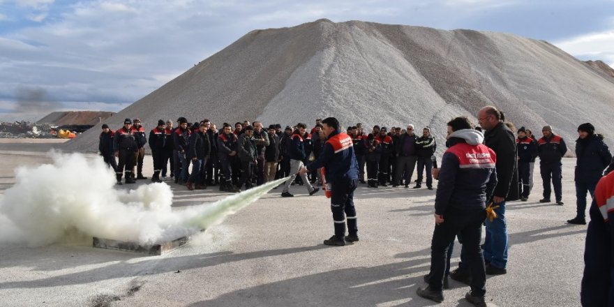 Karatay Belediyesinden personele yangın tatbikatı eğitimi