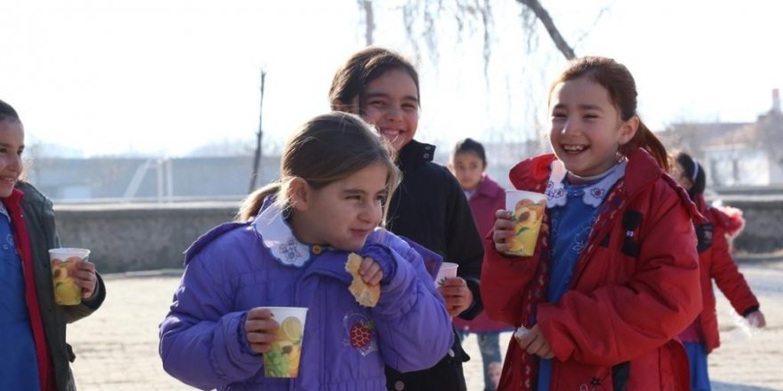 Aksaray Belediyesi’nden Gözlükuyu köyündeki çocuklara çorba ikramı