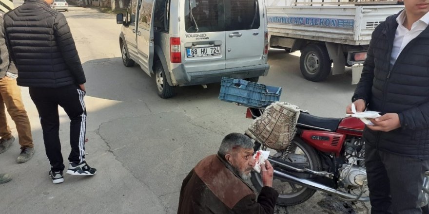 Aksaray’da motosiklet kamyonete çarptı: 1 yaralı