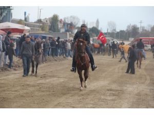 Türkiye'nin Rahvan Atçıları Bursa'da Buluştu, Atlar Hızla Koşturdu