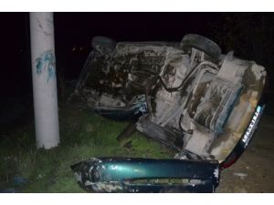 Takla Atan Otomobil Elektrik Direğine Çarptı: 1 Yaralı