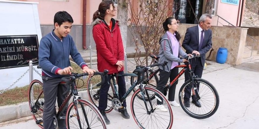 Kazancı’da okul birincilerine bisiklet ödülü