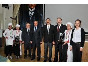 Mamaklı Kızlar ‘altın Kepçe’ Sevincini Paylaştı