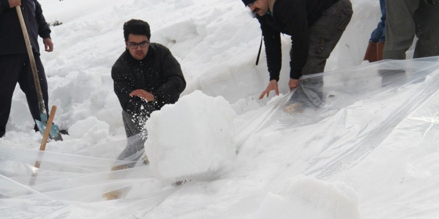 Konya’da Cula Deliği’ne tonlarca kar depolandı