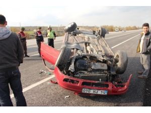 Takla Atan Otomobil 25 Metre Sürüklendi: 2 Yaralı