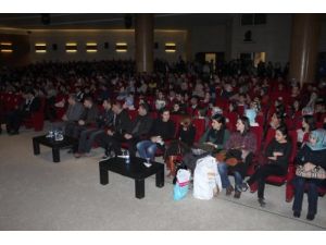 'Nasıl İşsiz Kalırım' Paneline Öğrencilerden Büyük İlgi