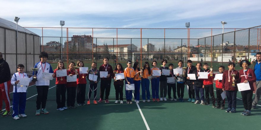 Okullar arası tenis il birinciliği sona erdi