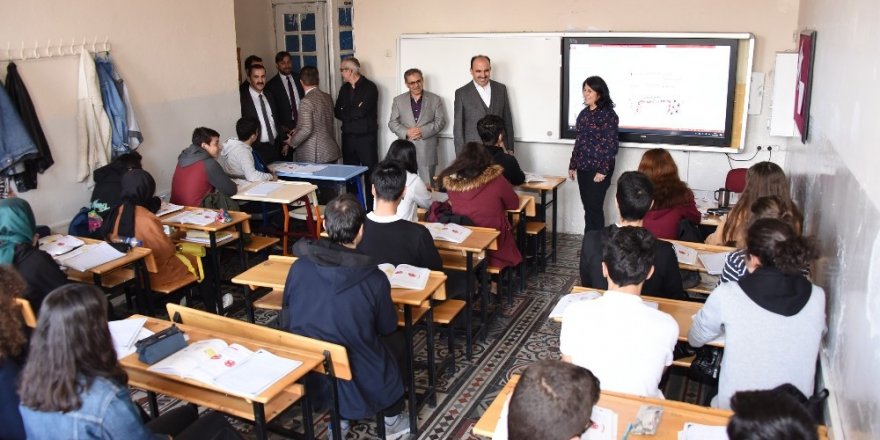 Başkan Altay mezun olduğu lisede anılarını tazeledi