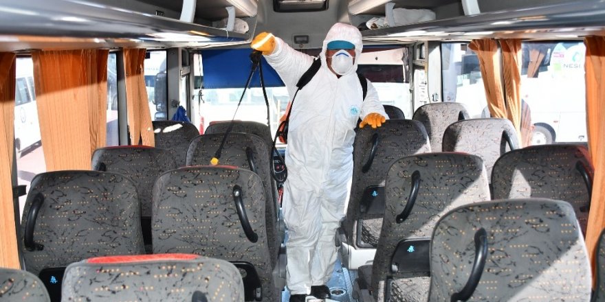 Aksaray’da öğrenci ve işçi servisleri dezenfekte edildi