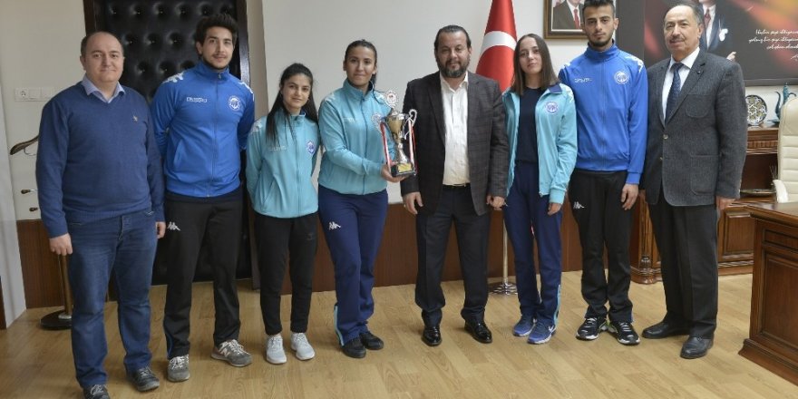 KMÜ, Badminton Takımı birinciliğe yükseldi