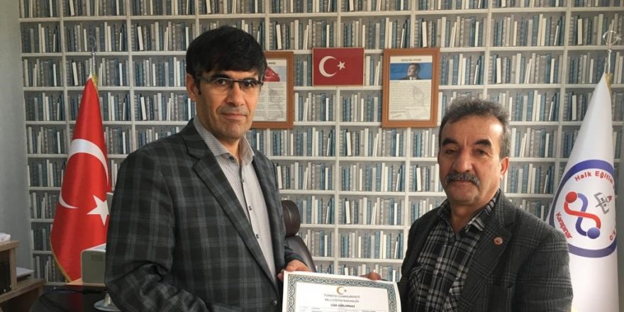 62 yaşında lise  diplomasına kavuştu