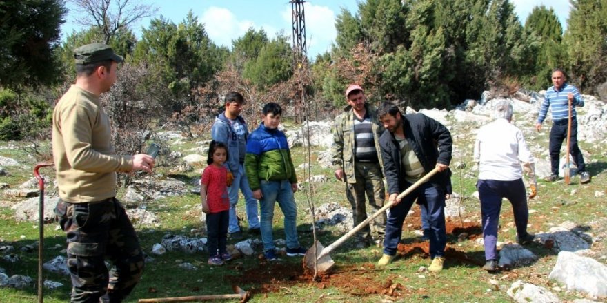 Beyşehir’de mahalleli gençlerden “Benim de dikili bir fidanım olsun” etkinliği