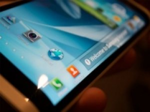 Samsung'dan ekranı etrafını saran akıllı telefon geliyor!