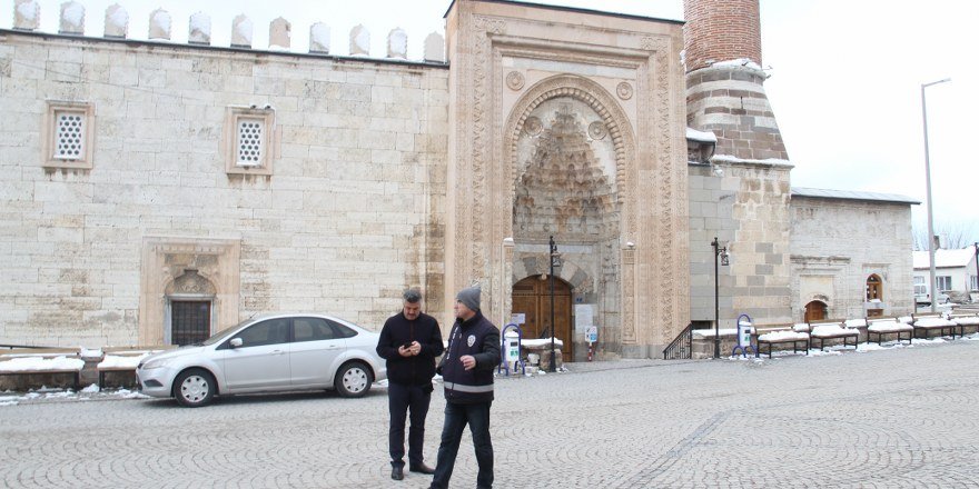 Konya'da polisten cami önlerinde cuma namazı önlemi