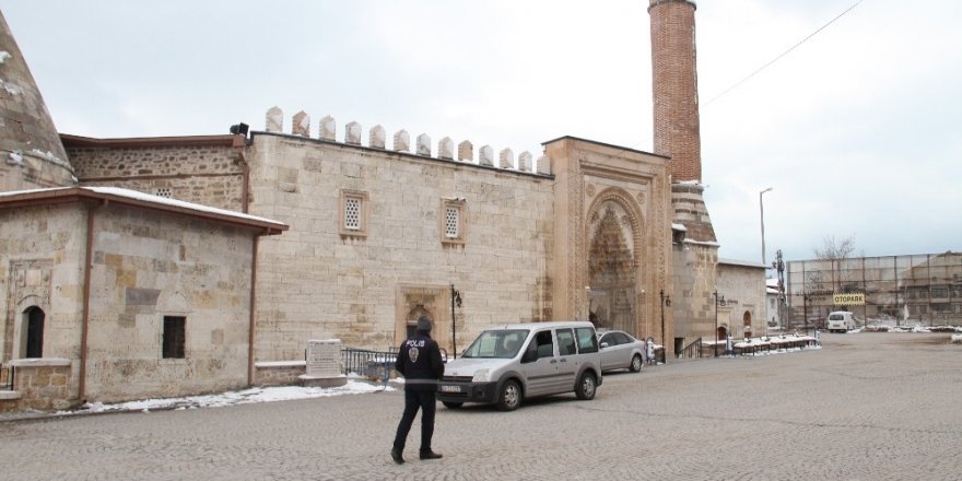 Beyşehir’de camiler cemaatsiz kaldı