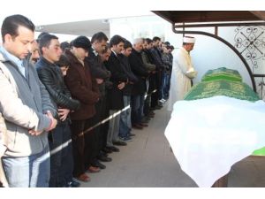 Trafik Kazasında Vefat Eden Nişanlı Çift Toprağa Verildi