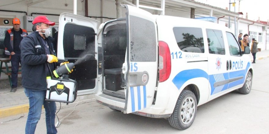 Karaman’da polis araçları korona virüsüne karşı dezenfekte edildi