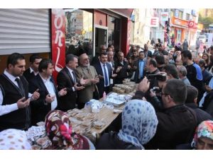 Eski Ereğli Belediye Başkanı Sesli, Halka Aşure Dağıttı