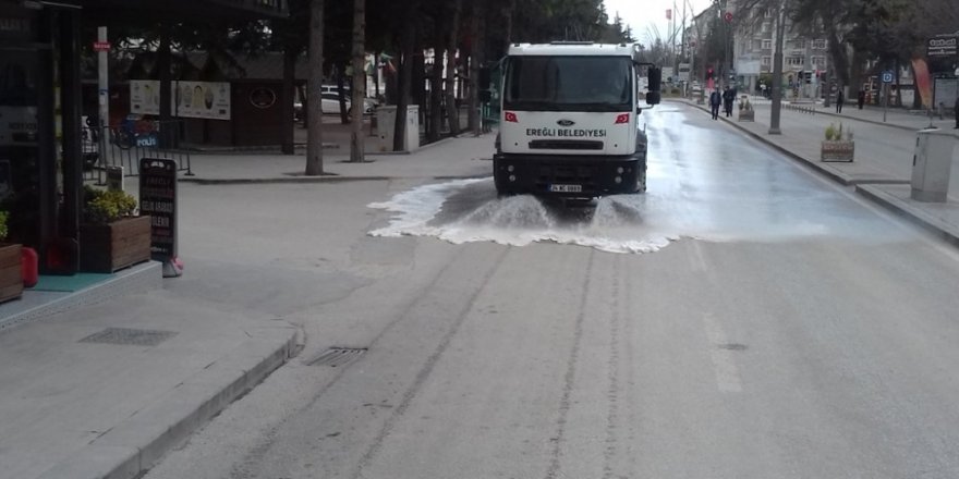 Ereğli’de cadde ve sokaklar dezenfekte ediliyor