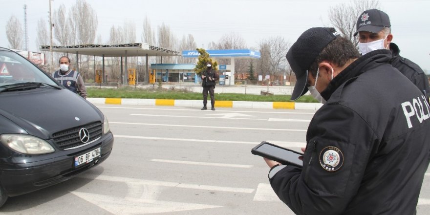 Beyşehir’de polis tedbirlere uymayanlara ceza yağdırdı