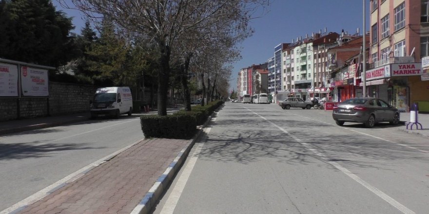 Konya’nın Beyşehir ilçesinde cadde ve sokaklar sessiz