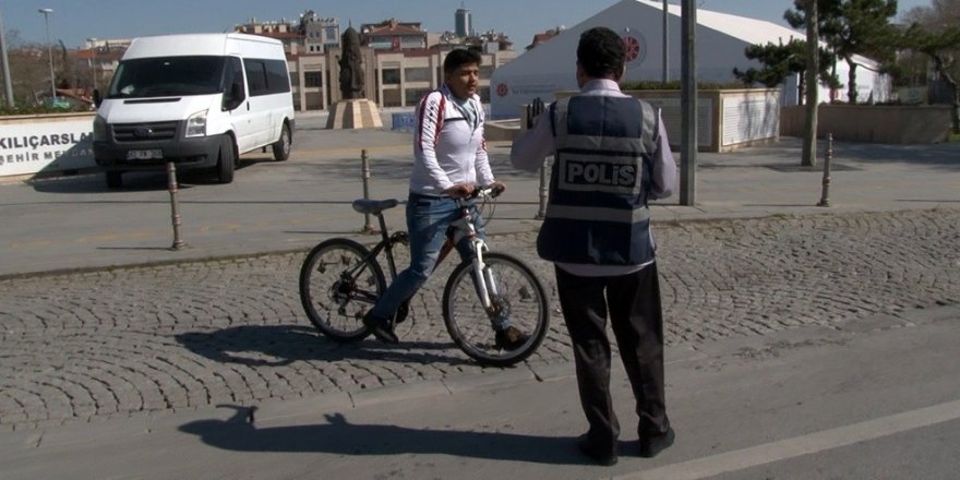 Yasağı ihlal etti, yakalanınca "Maske üretim atölyesinde çalışıyorum" dedi