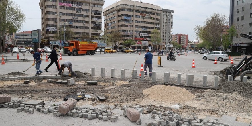 Konya Büyükşehir trafiği rahatlatmak için kavşaklarda düzenleme yapıyor