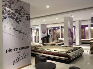 Royal Ve Pierre Cardin Halı 207. Teşhir Mağazası İzmir'de Açıldı