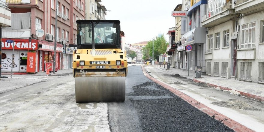 Konya Büyükşehir Belediyesi vatandaşlar evdeyken kavşaklarda düzenleme yapıyor