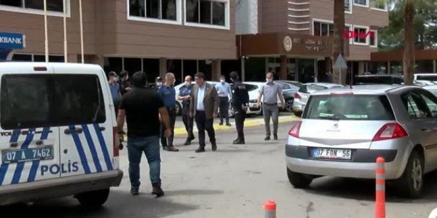 Antalya Esnaf Odaları binasında bomba ihbarı