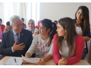Okuma Salonları Terörün Pençesindeki Çocuklara Sahip Çıkıyor