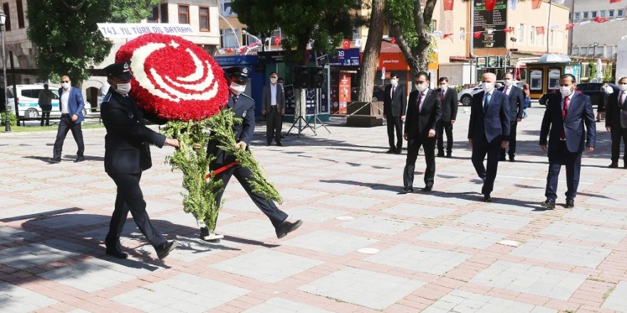 Karaman’da 743. Türk Dil Bayramı sade bir törenle kutlandı