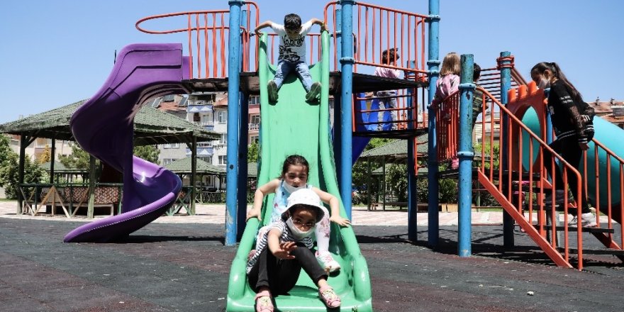 Karaman’da sokak ve parklar çocuklarla şenlendi