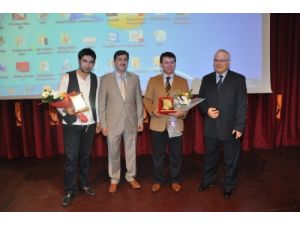 Uşak'ta 'Mutlu Bir Çocuk İçin Nasıl Bir Aile?' Semineri Düzenlendi
