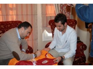 Yılın Spor Yorumcusu Seçilen Arif, 'İstanbuluşma'da Plaketini Aldı