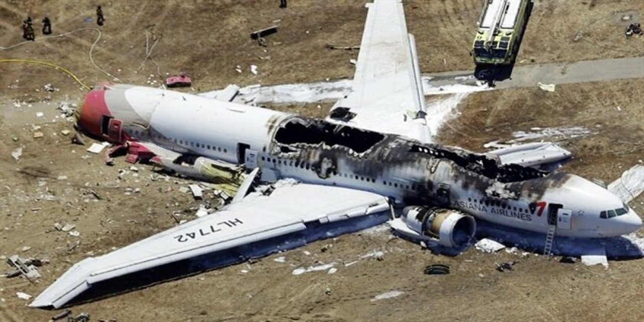 Pakistan'da yolcu uçağı düştü.. İçinde 107 kişi vardı!