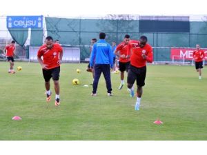 Medical Park Antalyaspor'da Fenerbahçe Maçı Öncesi Neşeli Antrenman