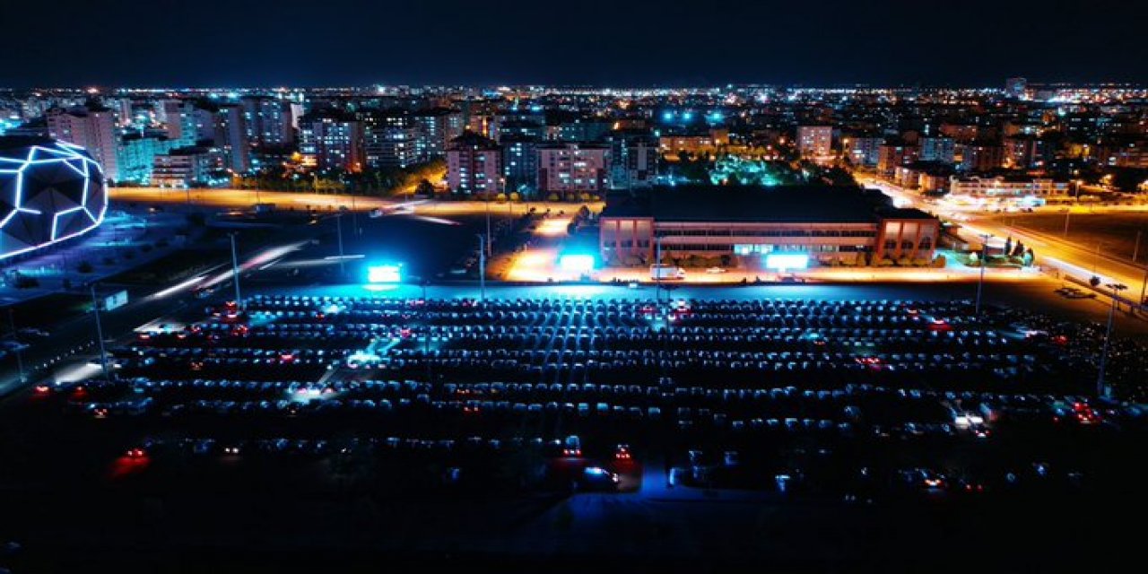 Konya'da arabalı sinema etkinliği tam kapasite izlendi