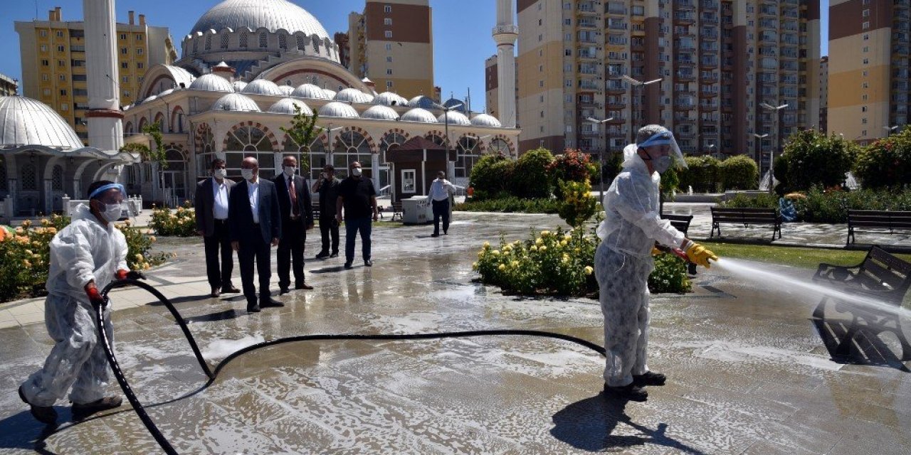 Konya’da cami avluları temizlendi, Cuma Namazına hazır